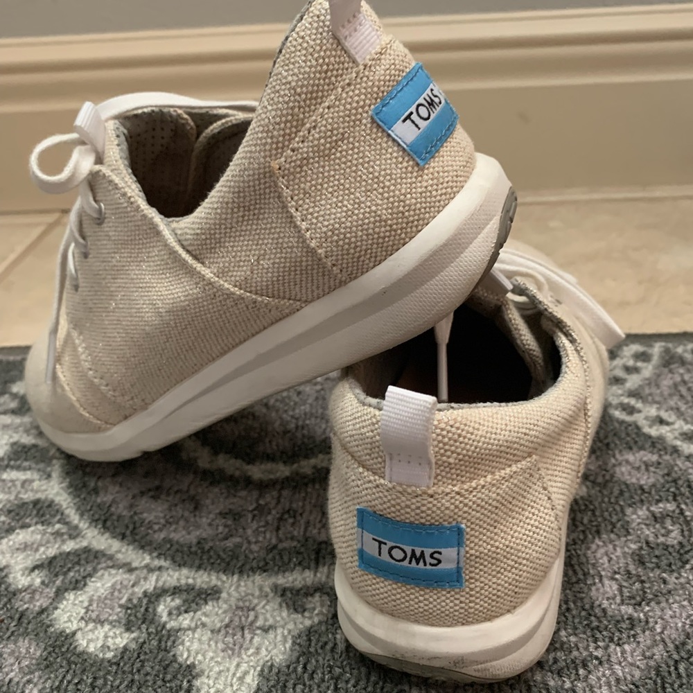 Toms Size 7